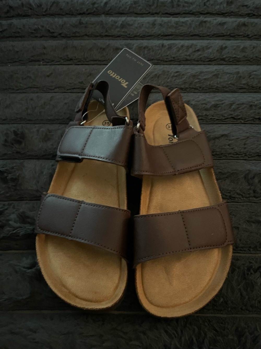 Torotto Girls Sandals 4.5 NWT